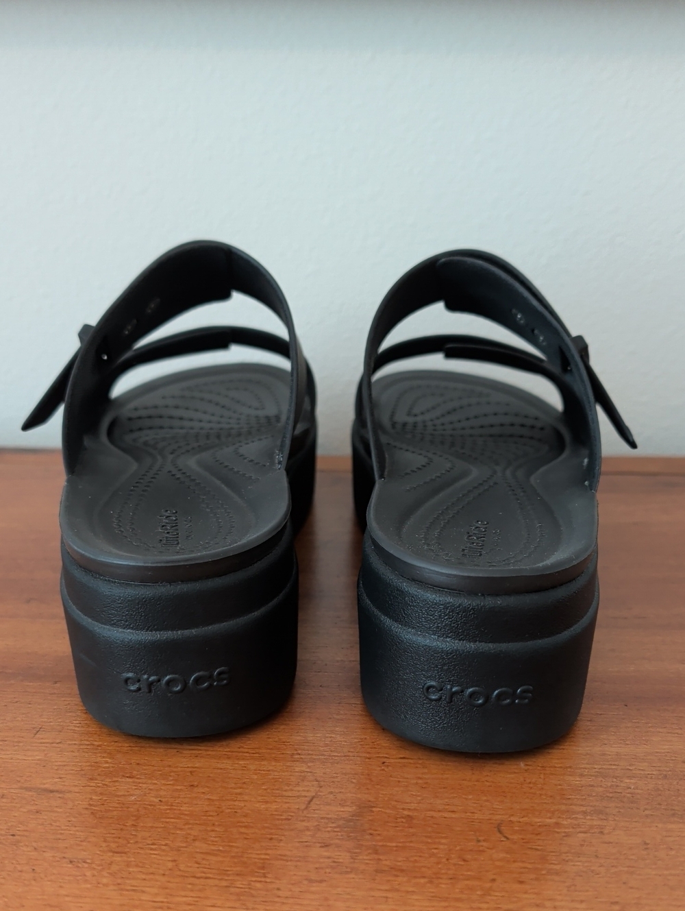 CROCS Brooklyn Buckle Low Wedge Sandal - Size 8 - Picture 4 of 11